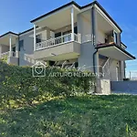 228 - Bilocale Al Primo Piano Con Terrazzo Vista Mare- Climatizzato, Inclusa Marcelli
