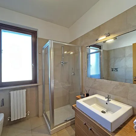 228 - Bilocale Al Primo Piano Con Terrazzo Vista Mare- Climatizzato * Marcelli